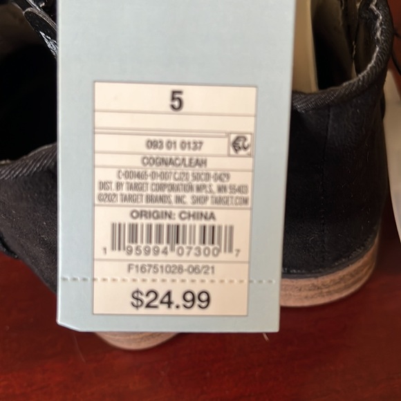 Boots - Picture 4 of 5